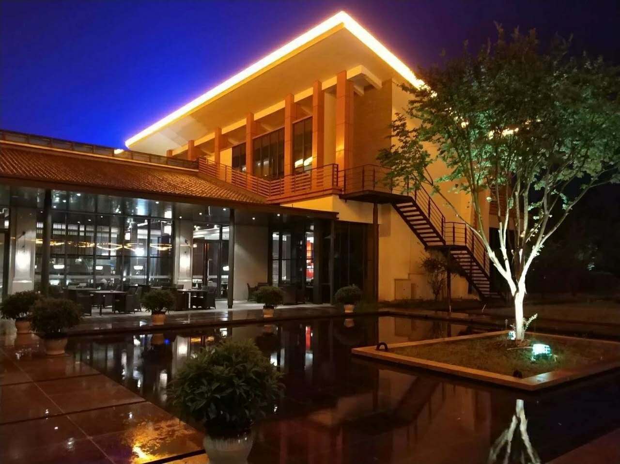 Begonia Hotel