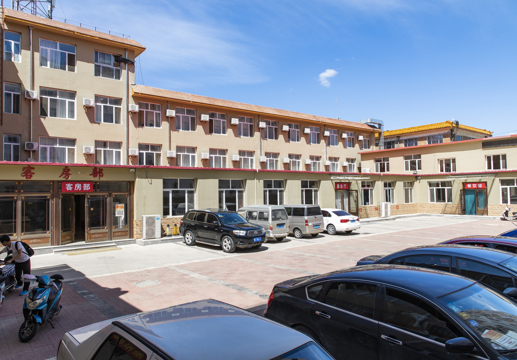 Junyi Chain Hotel (Chifeng Aohan Banner Xinzhong Street)
