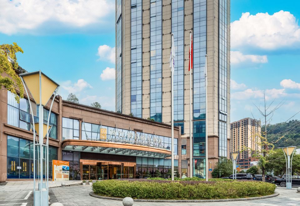 River & Holiday Rezen Hotel Pengshui