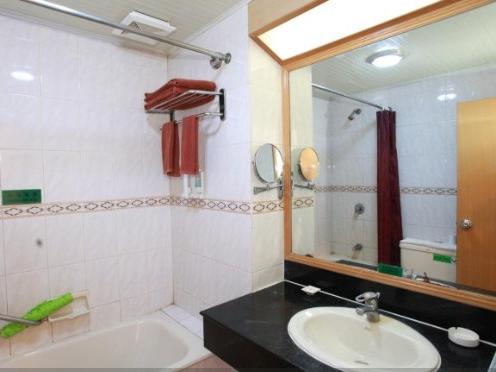 Royal Garden Hotel photo 2