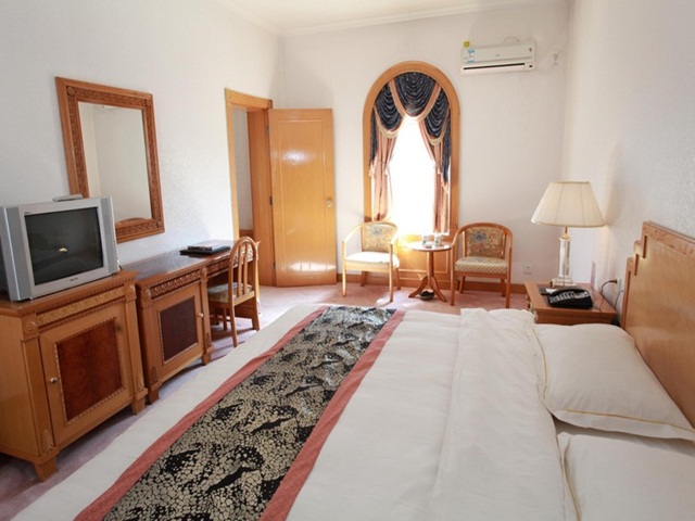 Royal Garden Hotel photo 3
