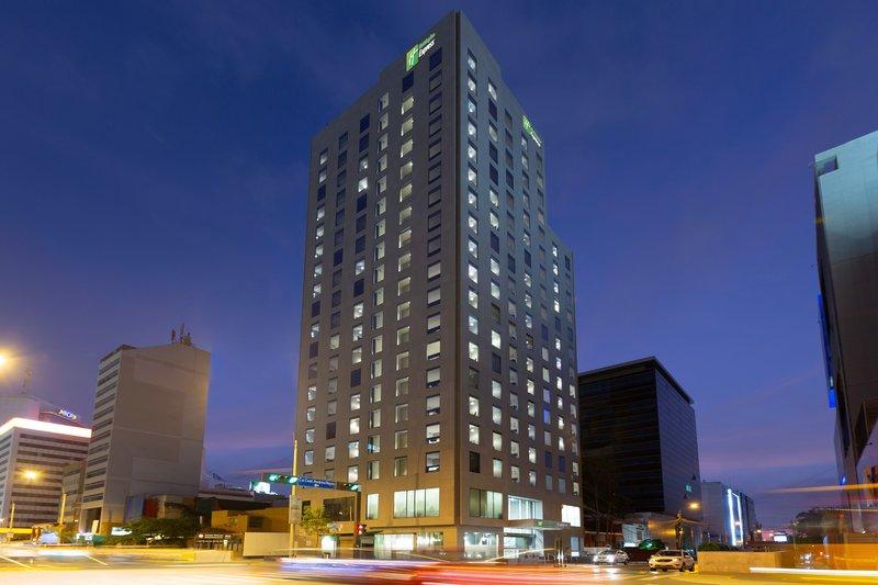 Holiday Inn Express - Lima San Isidro image 1