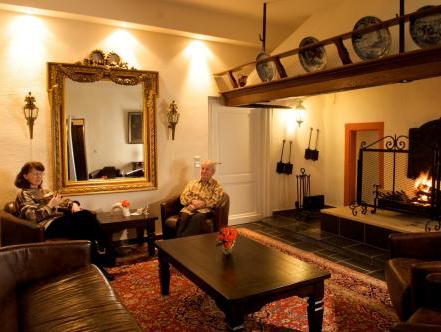 Schlosshotel Burghaus Kronenburg photo 2