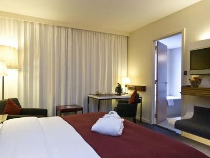 Radisson RED Hotel Brussels image 1