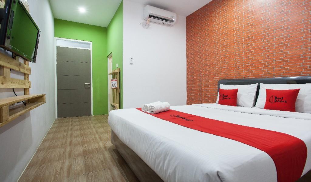 RedDoorz Plus @ Raya Sengkaling