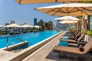 Swimming pool [outdoor]