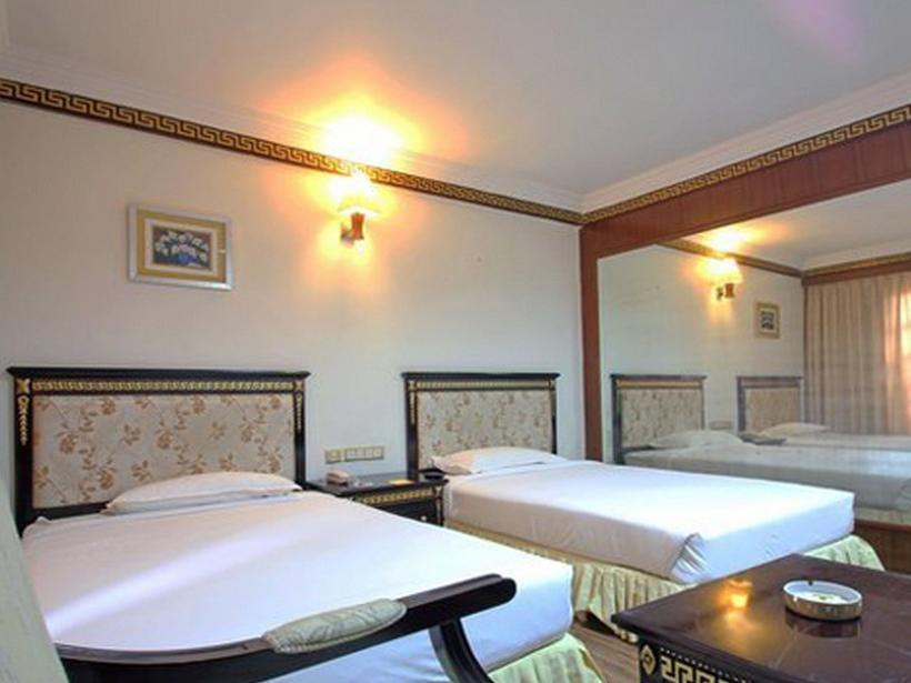 The Shelton Grand Hotel photo 3
