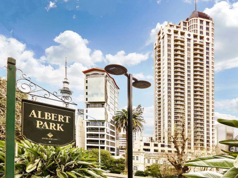 Glorious Metropolis High Life Apartment