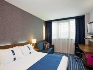 Holiday Inn Express Lisbon Airport image 1