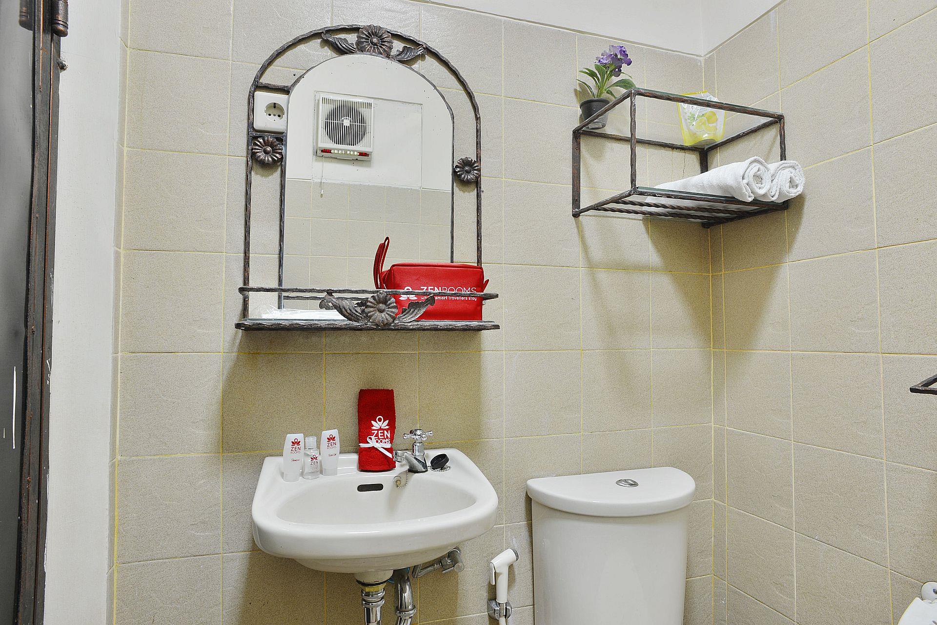 ZEN Rooms Basic Melati Mas Serpong photo 5