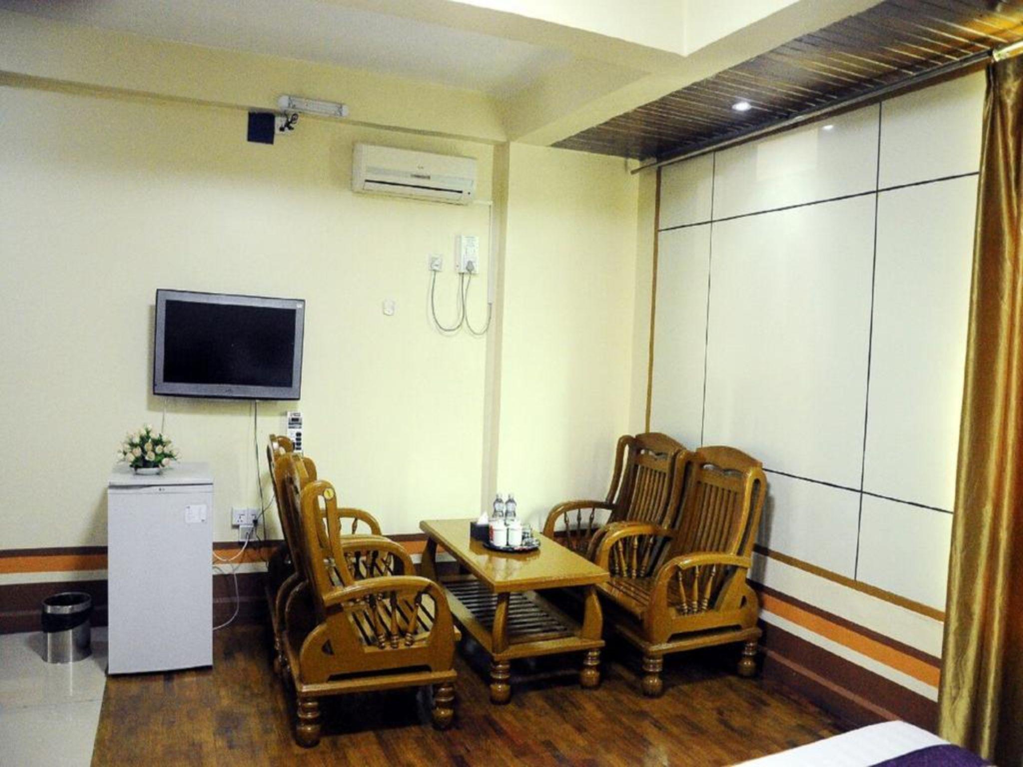 Ya Htike Hotel photo 2