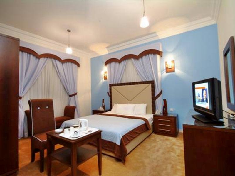 Royal Hotel & Suites photo 3