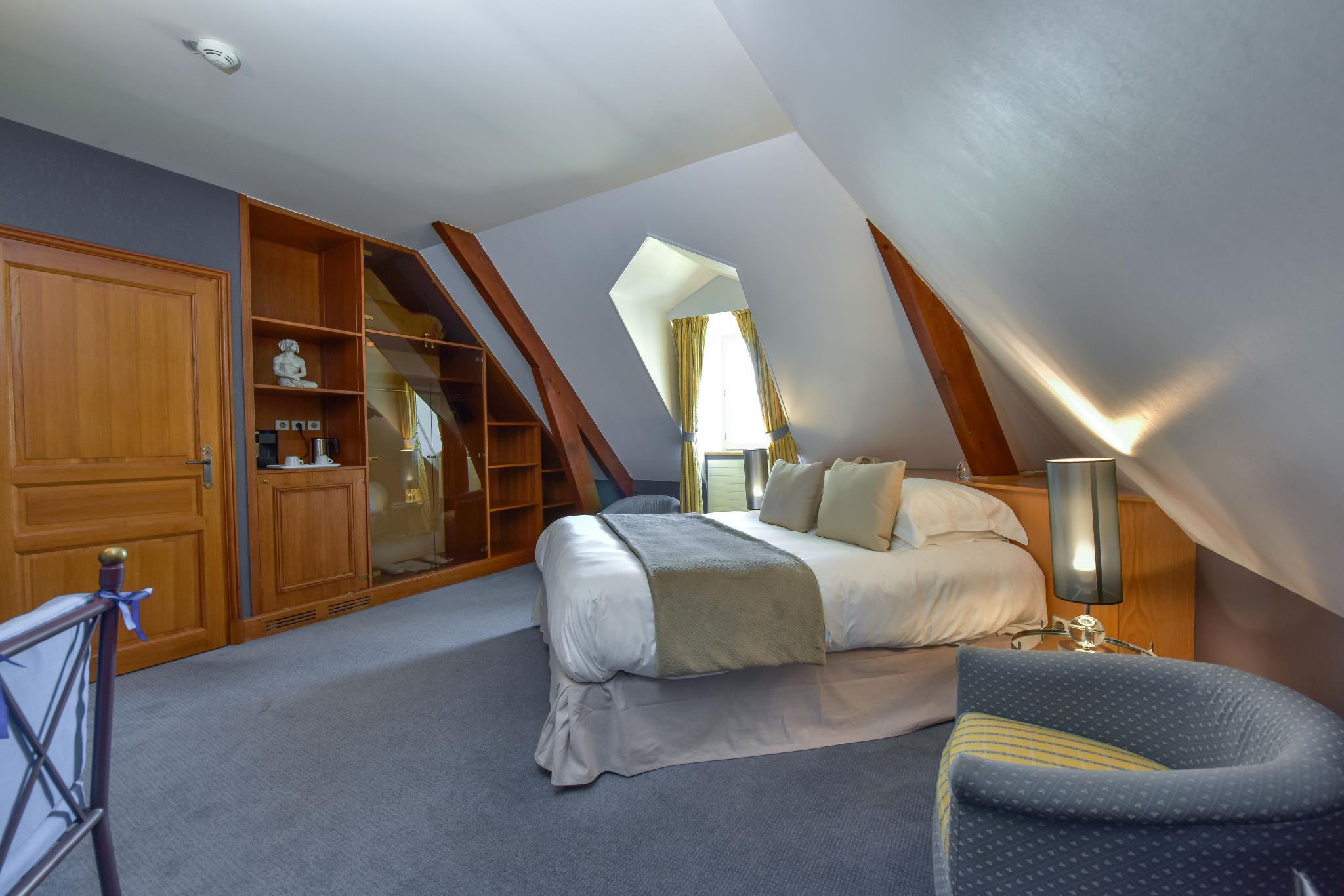 Hotel Golf Chateau de Chailly Morvan France thumbnail