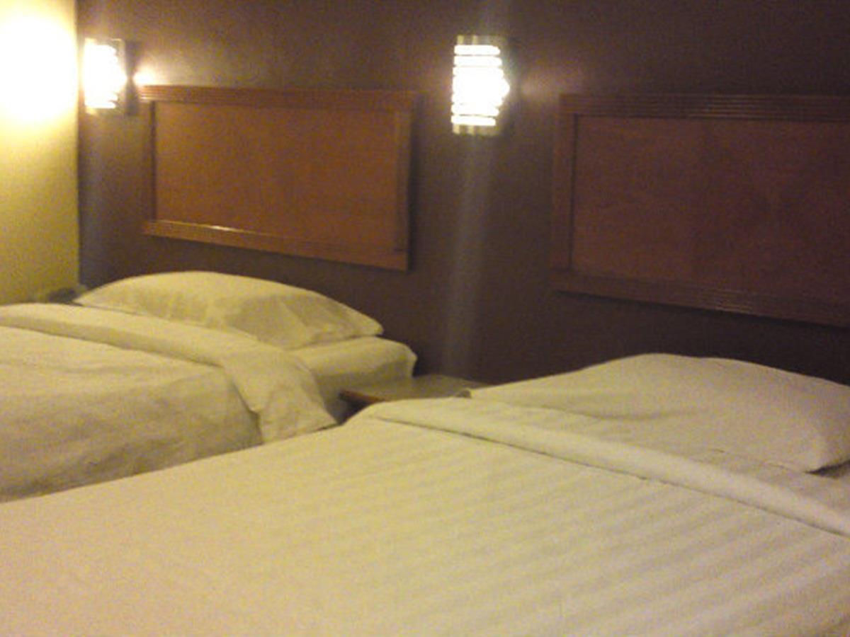 OYO 828 Comfort Hotel Shah Alam image 1