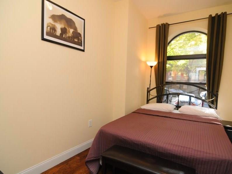 Uptown Central Deluxe Apartments photo 3