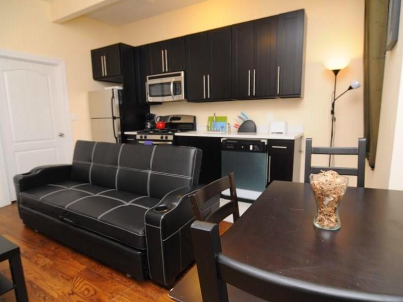 Uptown Central Deluxe Apartments photo 5