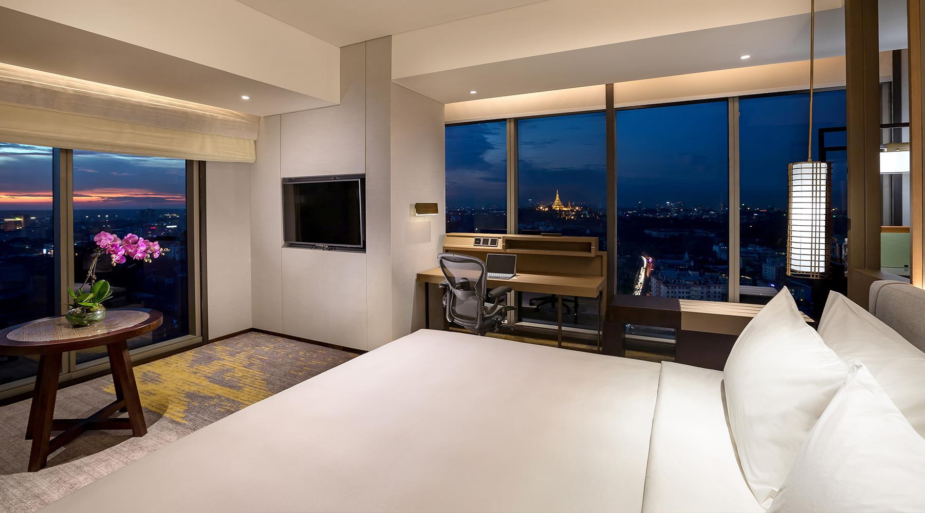 Premier Corner Room (Premier Corner 1 King Bed)