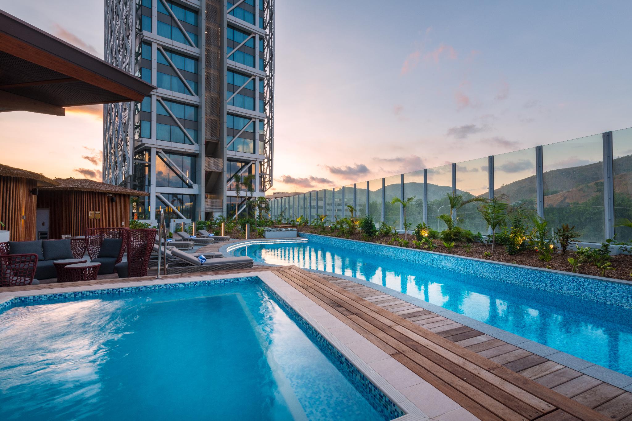 Swimming pool [outdoor]