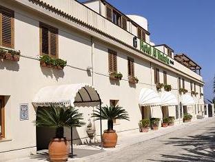 Hotel Al Madarig 카스텔람마레델골포 Italy thumbnail