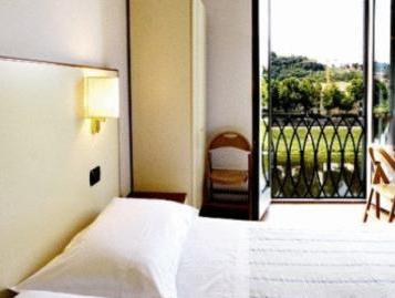 Hotel Casa Del Lago Florence image 1