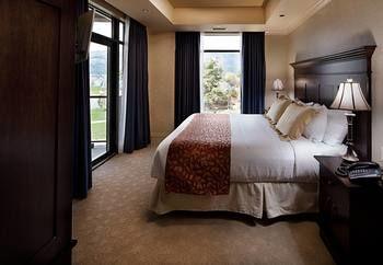 The Royal Kelowna - Bellstar Hotels & Resorts image 1