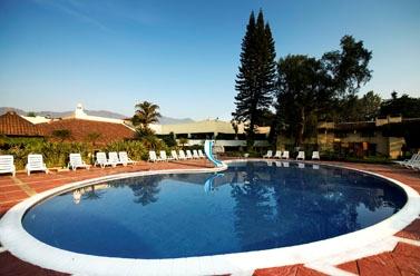 Swimming pool [outdoor]