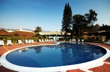 Swimming pool [outdoor]