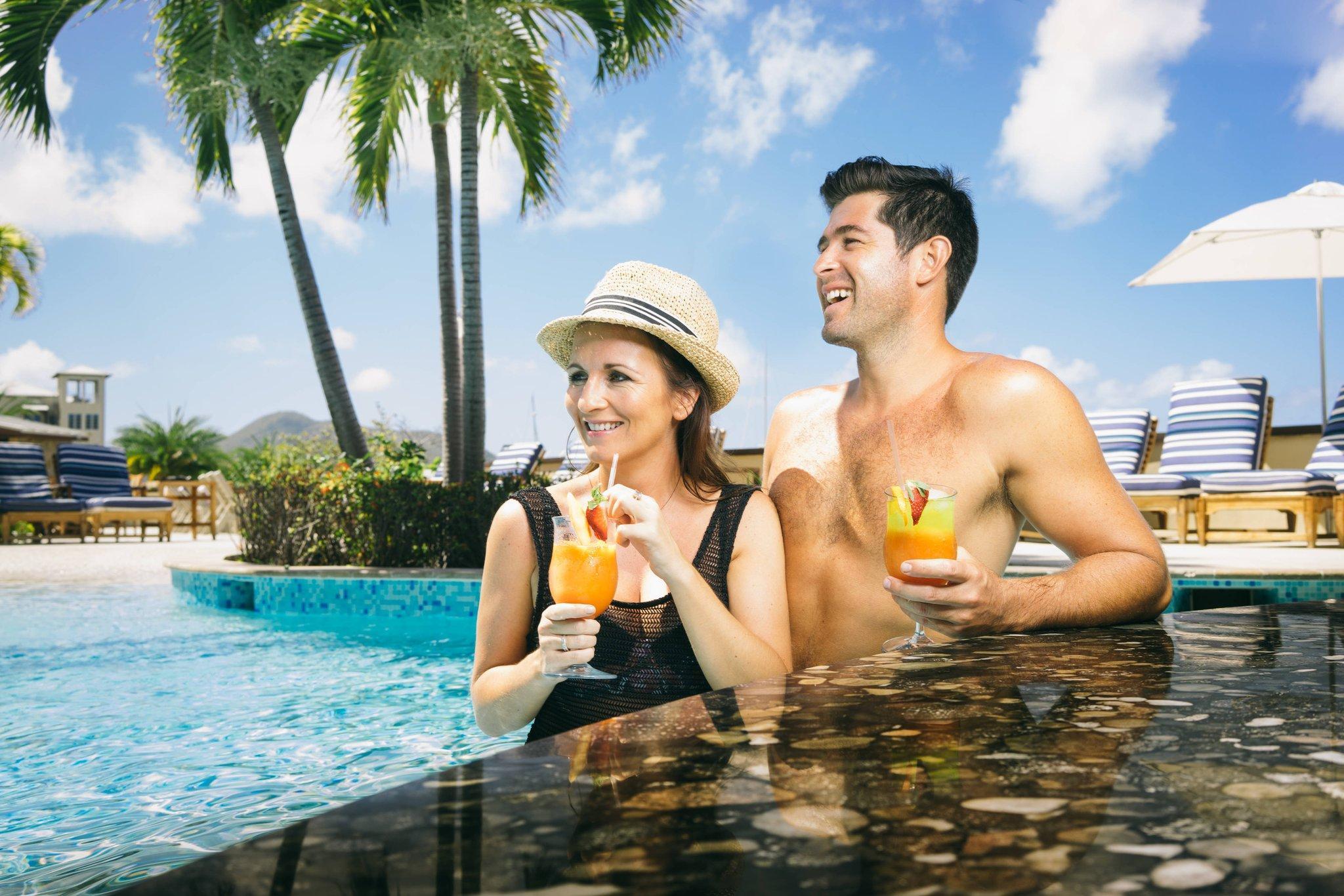 Swimming pool [outdoor]