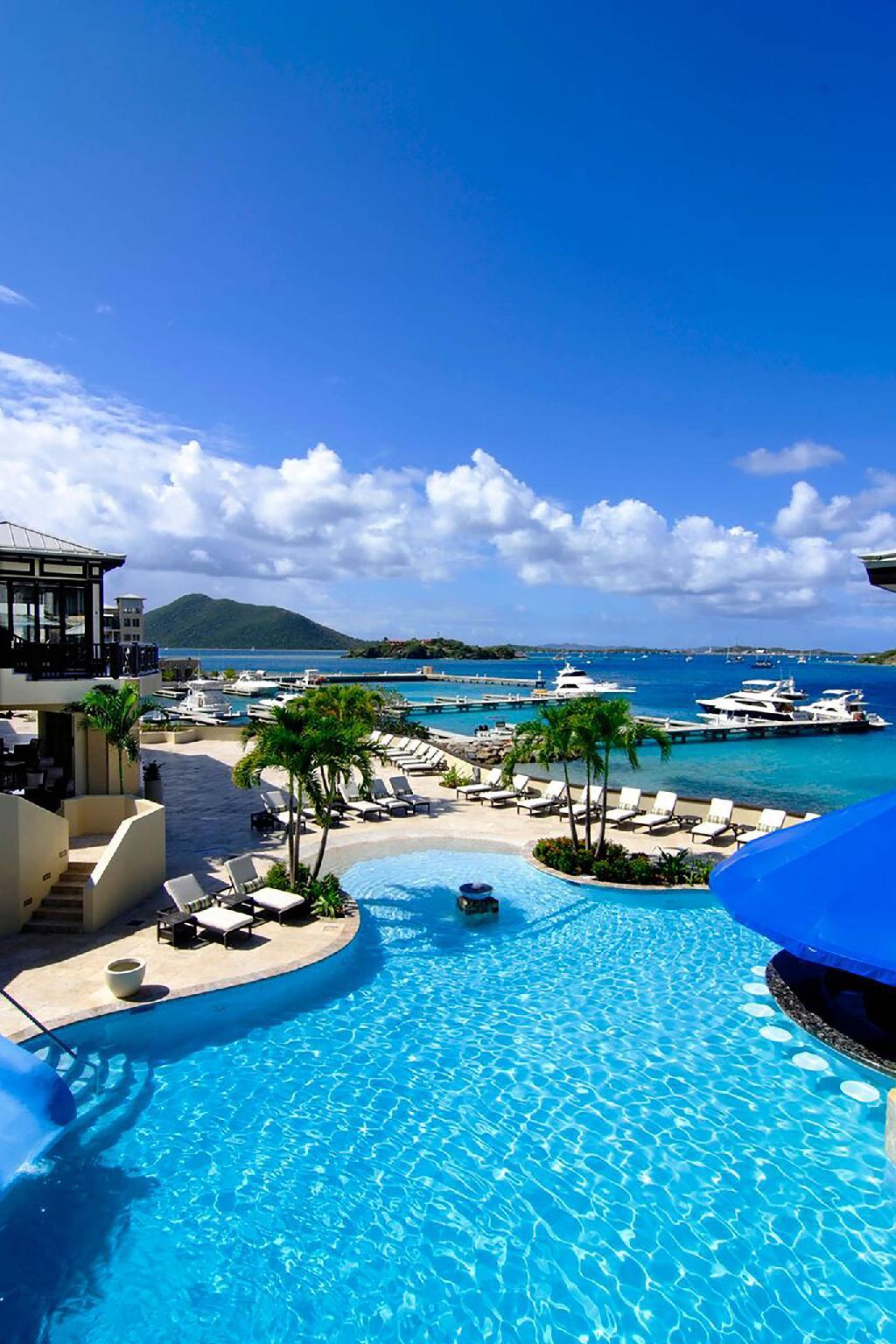 Swimming pool [outdoor]