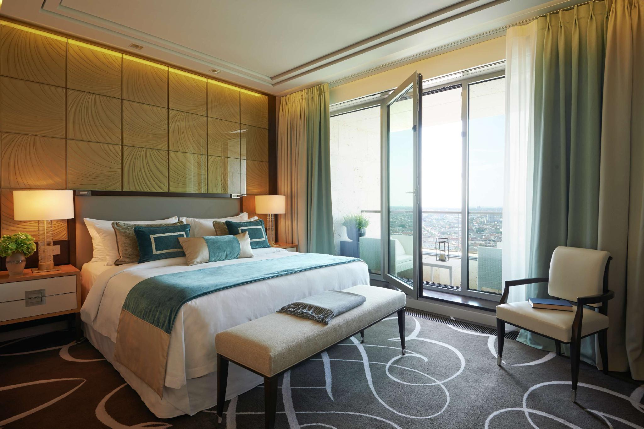 Waldorf Astoria Berlin by Hilton Room Type - Premier Tower Suite with Balcony