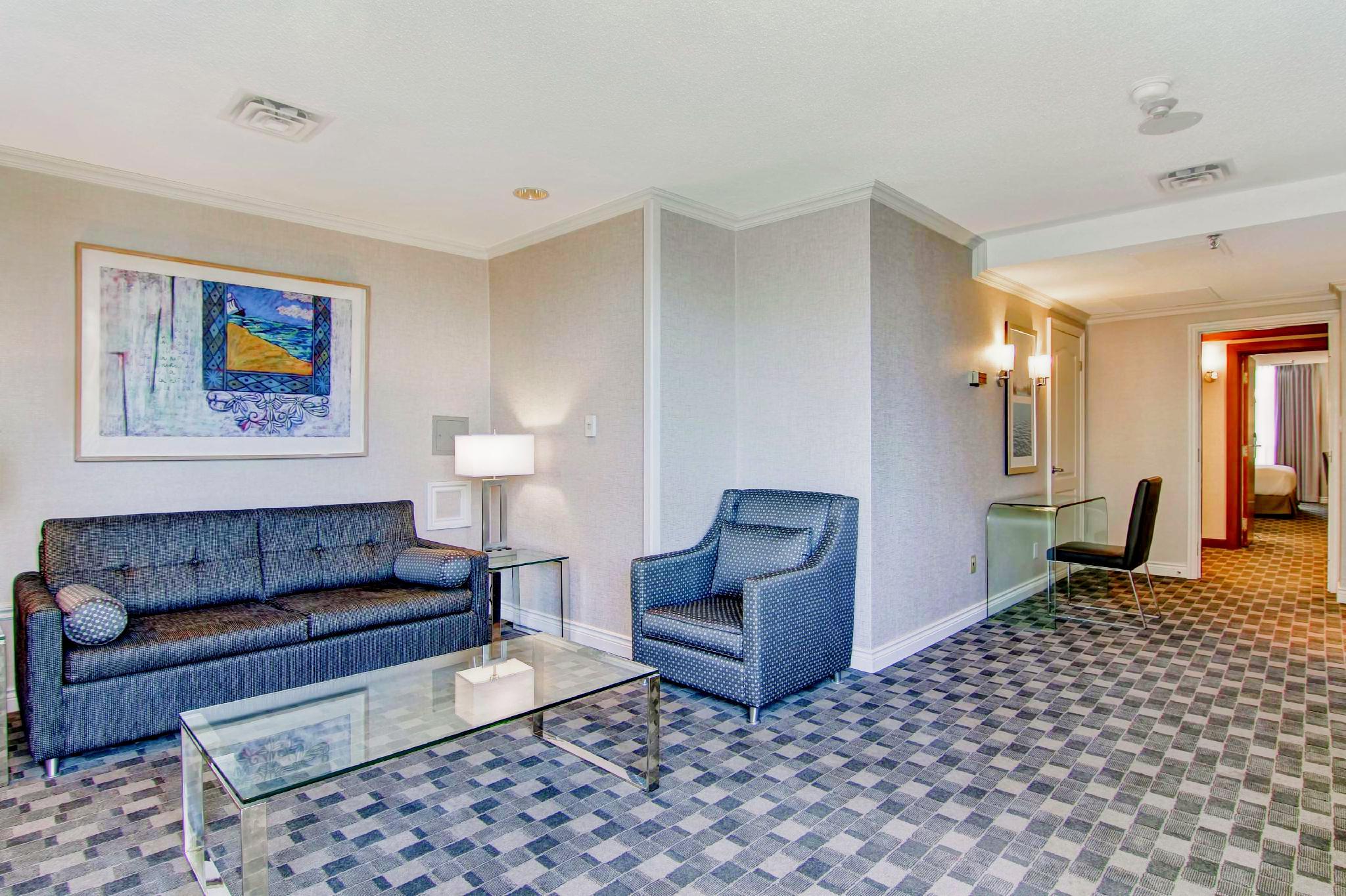 DoubleTree by Hilton Hotel Toronto Downtown Room Type - 1 KING 2 RM PREMIUM SUITE
