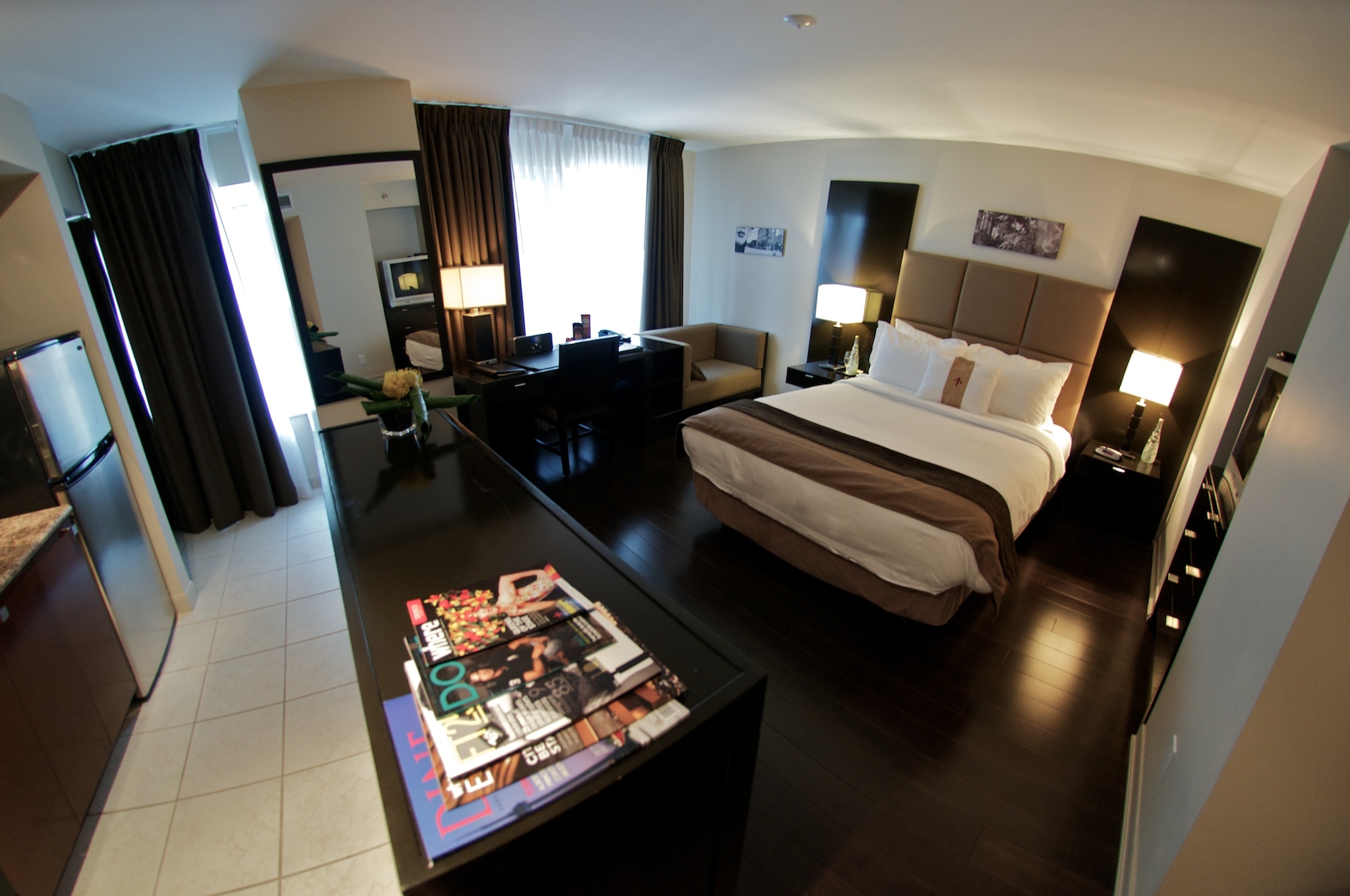 Pantages Hotel Downtown Toronto Room Type - Deluxe Queen Suite