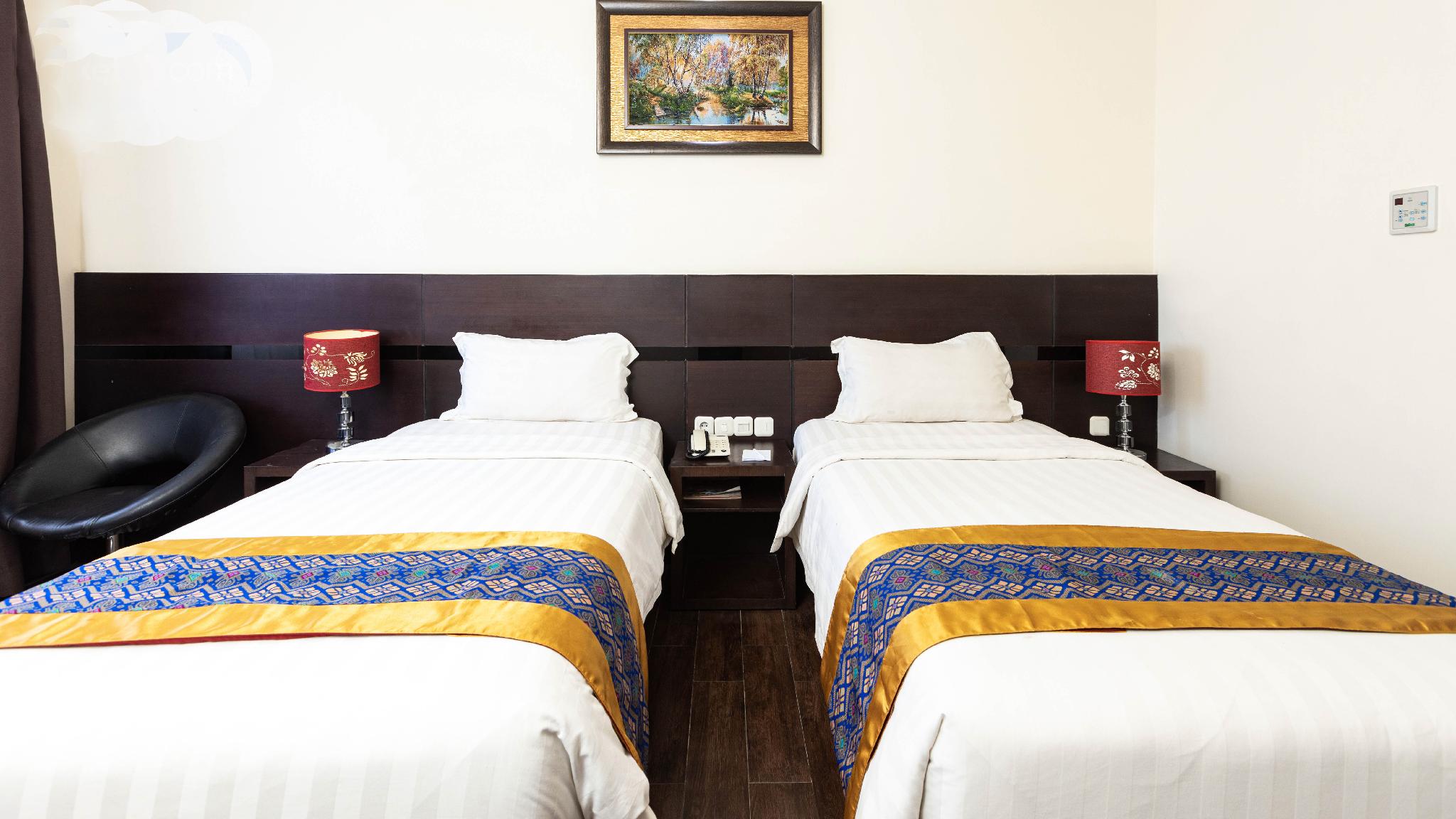 Continent Centrepoint Hotel Makassar - Tap to explore photos