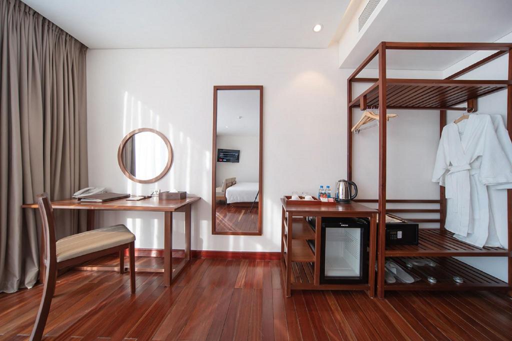 Green Beach Hotel Nha Trang - Tap to explore photos