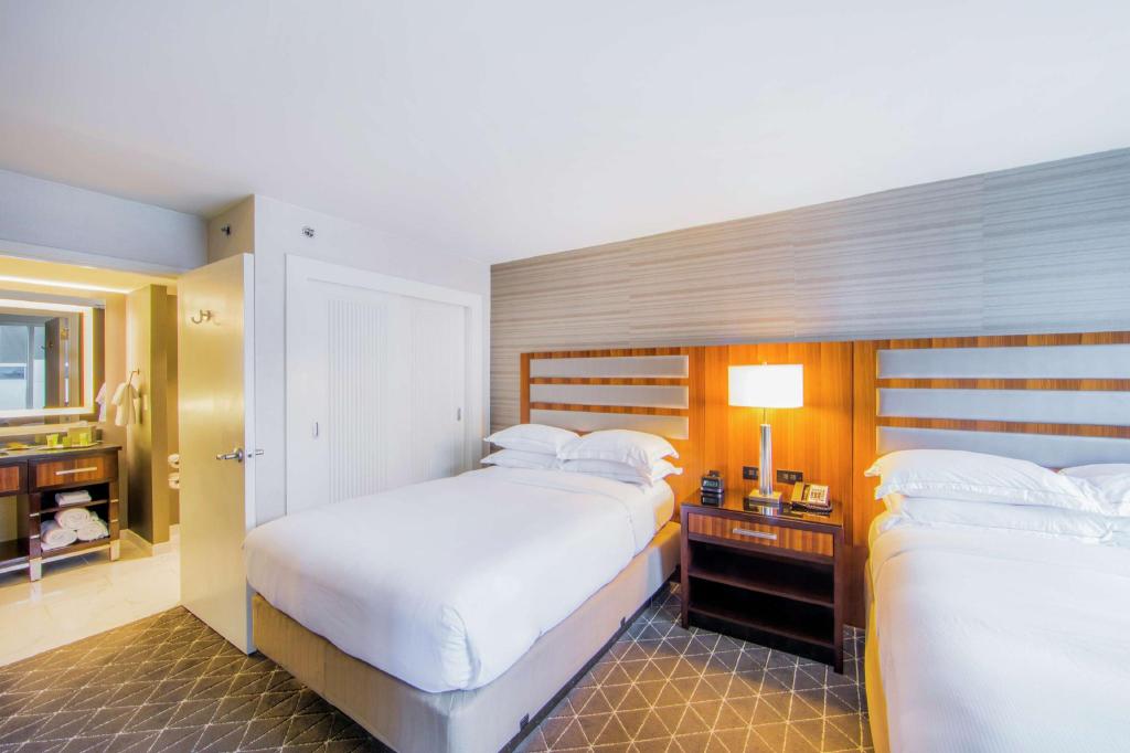 Hilton Nashville Downtown Room Type - One-Bedroom Suite with Two Double Beds