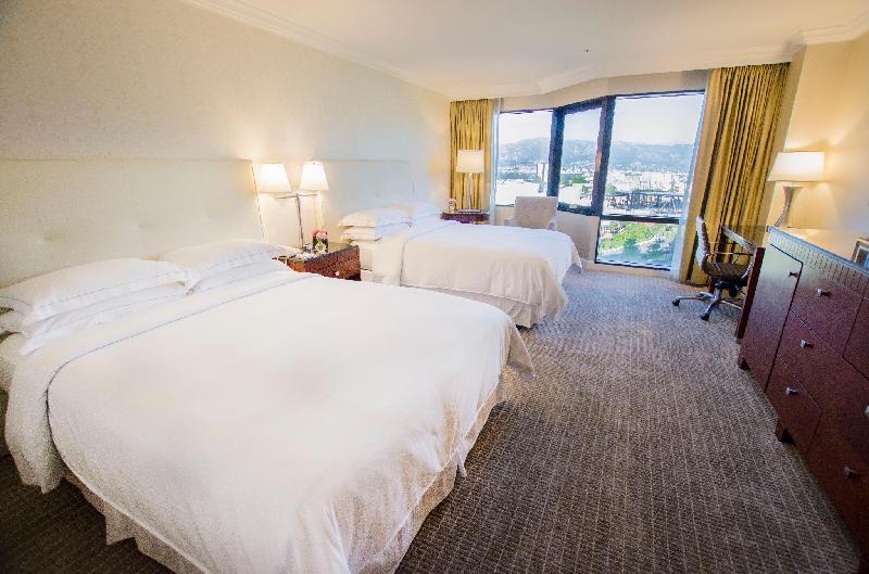 Hilton Los Angeles/Universal City - Tap to explore photos