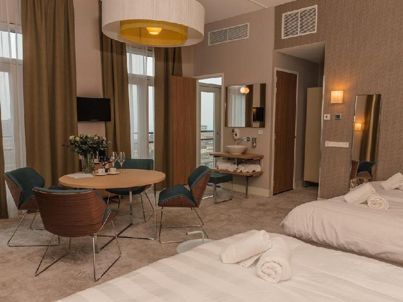 Amadi Panorama Hotel Room Type - Deluxe Family Room 