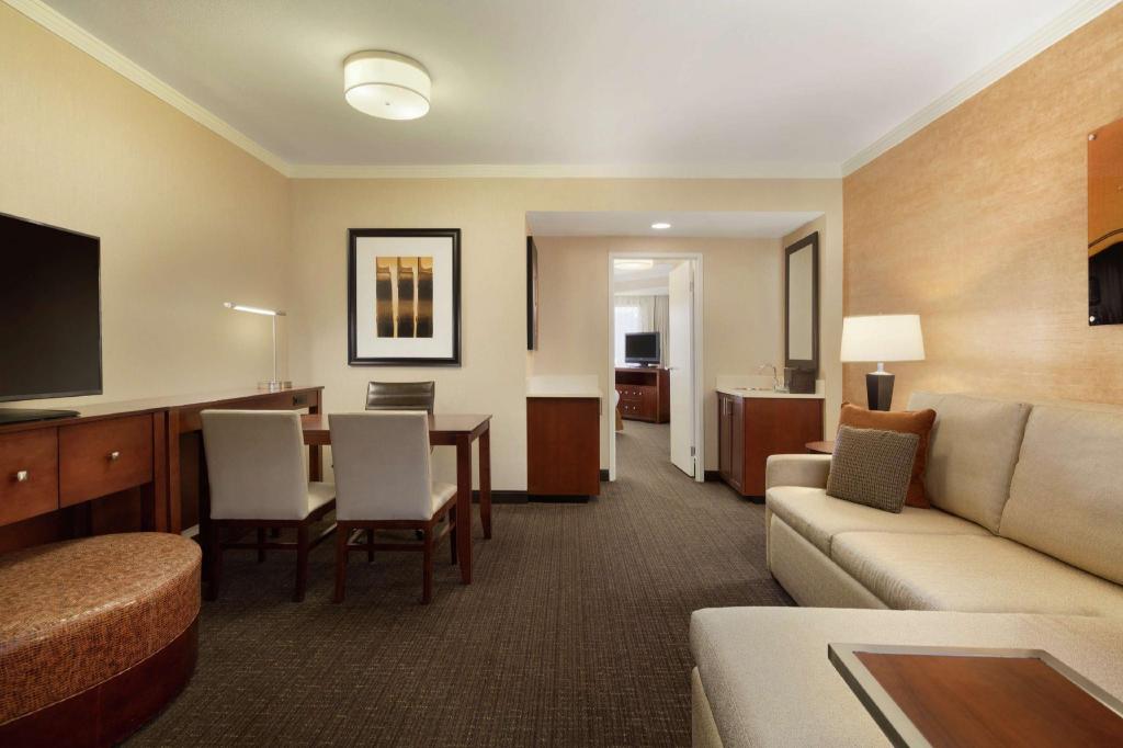 Embassy Suites by Hilton Austin Downtown South Congress - Tap to explore photos