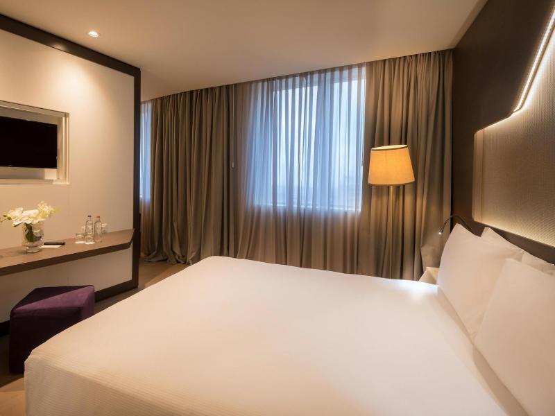 DoubleTree by Hilton Hotel Yerevan City Centre Room Type - KING DELUXE ROOM