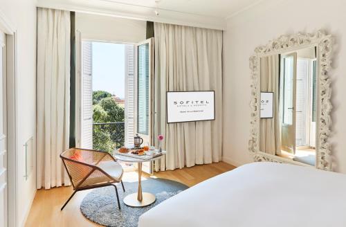 Sofitel Rome Villa Borghese Room Type - Premium Luxury Room with Juliet Balcony Sofitel Rome Villa Borghese Room Type - Premium Luxury Room with Juliet Balcony
