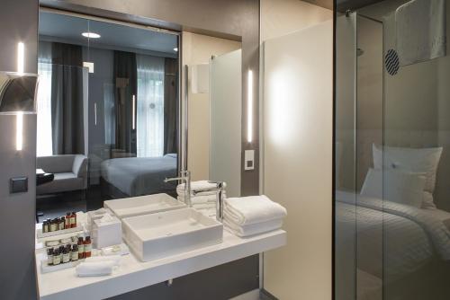 Pullman Riga Old Town (Renovated 2025) Room Type - PREMIUM DELUXE, 1 King Size Bed, Park View