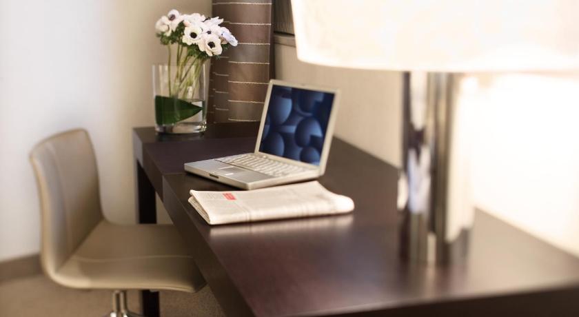 Movenpick Hotel Hamburg Room Type - Premium Queen