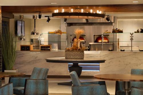 DoubleTree by Hilton Boston/Dedham, MA - Tap to explore photos