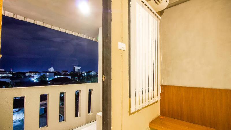 B2 Santitham (Wat Jed Yod) Boutique & Budget Hotel - Tap to explore photos