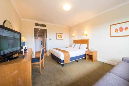 Holiday Inn EDINBURGH - Tap to explore photos
