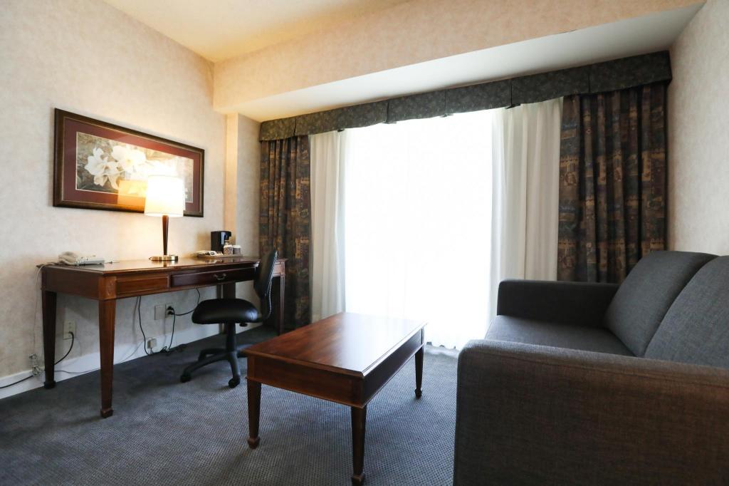 Atrium Hotel Vancouver Room Type - One King w/Sofa Bed Atrium Hotel Vancouver Room Type - One King w/Sofa Bed