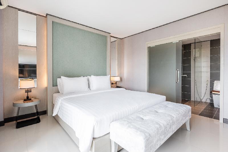 Manhattan Pattaya Hotel Room Type - Penthouse Two-bedroom Suite