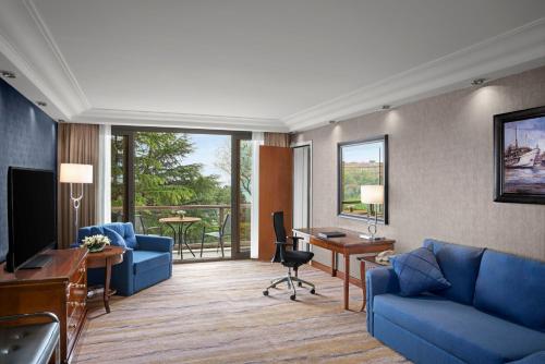 Hilton Istanbul Bosphorus Room Type - Deluxe Twin Room with Garden View Hilton Istanbul Bosphorus Room Type - Deluxe Twin Room with Garden View