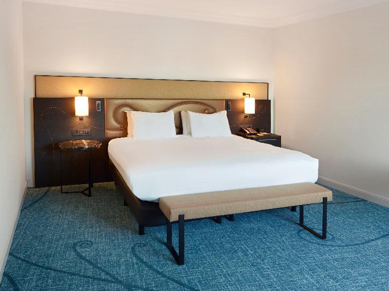 Hilton Brussels Grand Place - Tap to explore photos