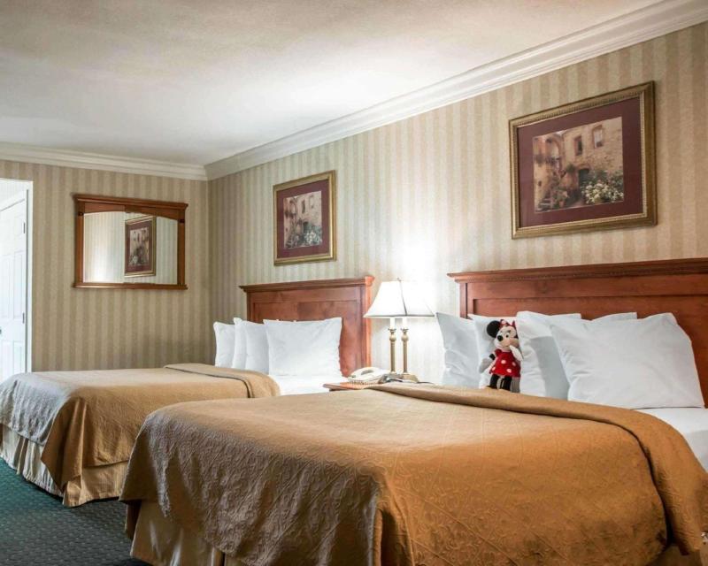 Quality Inn & Suites Anaheim Maingate Room Type - DOUBLE TWO QUEEN BEDS Quality Inn & Suites Anaheim Maingate Room Type - DOUBLE TWO QUEEN BEDS